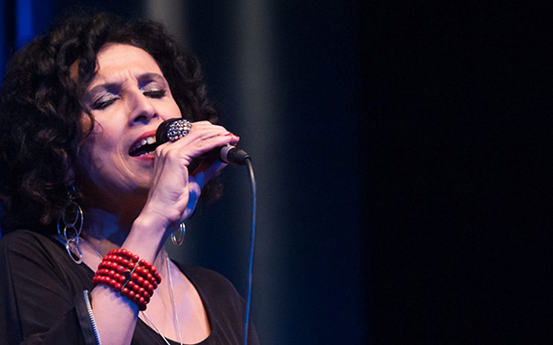 Paola Morelembaum / Singing Vinicius De Moraes